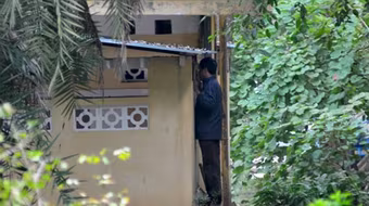 "Hoảng" với màn nhòm trộm nhà vệ sinh nữ ở Bách Thảo