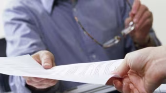 Bắt giám đốc công ty chỉ tuyển “gái có bầu”