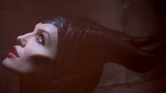 Angelina Jolie hóa thành nữ quỷ mọc sừng