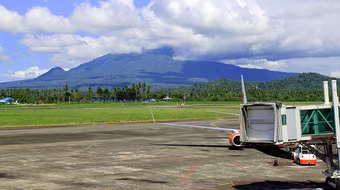 Hủy cả chuyến bay vì... mùi sầu riêng
