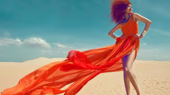 Tuyết Lan nóng bỏng giữa sa mạc cát