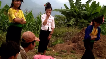 Cuộc tình lãng mạn trong đêm chọc sàn tìm vợ