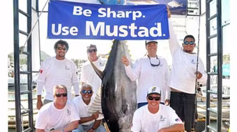 Trở thành triệu phú nhờ câu được cá ngừ nặng gần 200kg