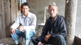 Gặp "Vua chạm bạc" chuyên làm đẹp cho các sơn nữ