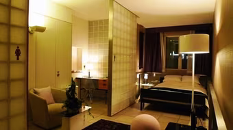 Khách sạn ngay trong… nhà vệ sinh