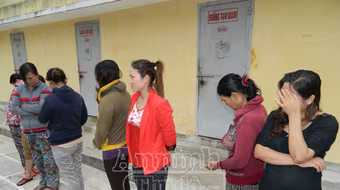  Phá sòng bạc của các "quí bà"