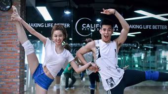 Ngân Khánh tự tin khoe nhan sắc "dao kéo" bên Hồ Vĩnh Khoa