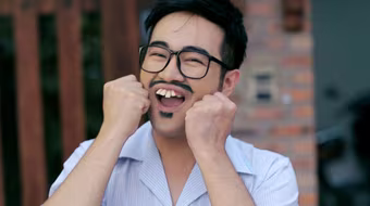 Minh Quân hóa thân thành ông bố răng vẩu khó tính