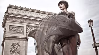 Kha Mỹ Vân đầy mê hoặc trong trang phục đen