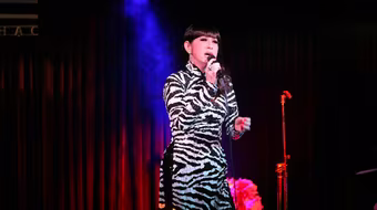 Bị chồng "bỏ rơi", Ý Lan lẻ loi về nước làm show mừng Valentine