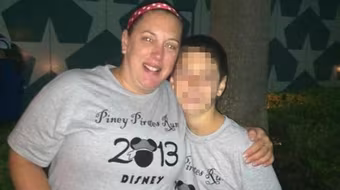 Choáng váng phát hiện trẻ 5 tuổi "quan hệ" trong nhà tắm