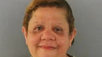 Khát tình, người đàn bà lừa cảnh sát tới nhà, xin...quan hệ