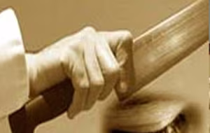 Chồng bất ngờ chém chết vợ, rồi tự sát bằng điện