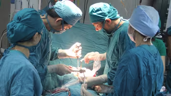 Học sinh chưa đầy 12 tuổi, đâm thủng tim đối thủ đàn anh, vì bị... cười đểu