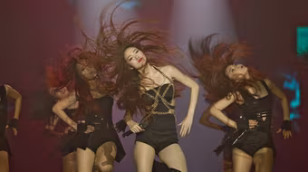 Mải nhảy sexy, Minh Hằng liên tục lạc giọng