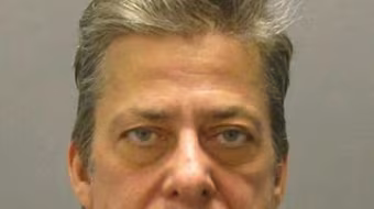 Cựu luật sư dội xăng thiêu sống bạn gái đang ngủ