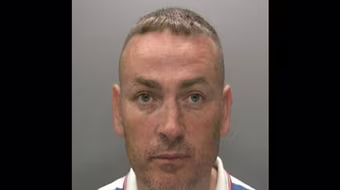 Dùng kim tiêm nhiễm HIV đâm bạn gái cũ và tình địch