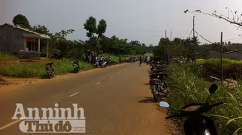 2 người tử vong vì đâm vào ô tô và cột mốc