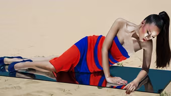 Huyền Trang "nóng bỏng mắt" trên sa mạc cát