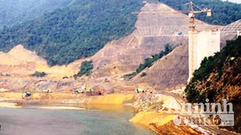 Một công nhân tử vong do rơi từ độ cao 30m khi đang hàn sắt