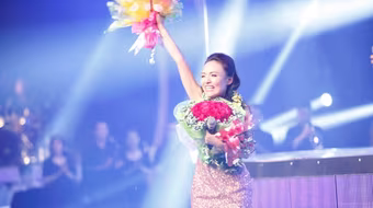 Vietnam Idol 2013: Nhật Thủy đăng quang ấn tượng với ca khúc "Tự nguyện" 