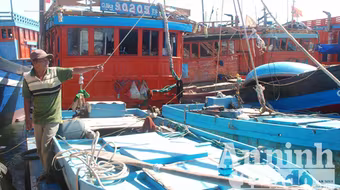 Đưa 2 ngư dân bị đánh trọng thương tại Hoàng Sa vào đất liền cấp cứu