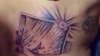 Cầu thủ Chile xăm hình "cú sút bất hạnh"