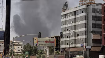 Binh biến tại Sudan: Đại sứ EU bị hành hung, Liên hợp quốc sơ tán nhân viên