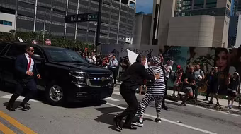 Bắt giữ người đàn ông chặn đoàn xe của cựu Tổng thống Mỹ Donald Trump