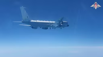 Su-27 Nga xuất kích chặn 3 máy bay quân sự Anh ở Biển Đen 