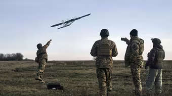 Ukraine tập kích UAV vào căn cứ không quân Nga trong đêm