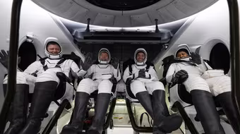 Phi hành gia NASA phải nhập viện sau khi trở về từ Trạm vũ trụ quốc tế