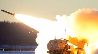 Đài Loan lần đầu diễn tập bắn đạn thật với pháo phản lực HIMARS