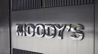 Moody's hạ xếp hạng tín dụng của Mỹ 