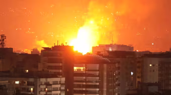 Israel tiến hành các cuộc không kích vào Iran