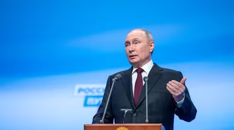 Tổng thống Putin: Nga đang sản xuất hàng loạt tên lửa đạn đạo tầm trung mới nhất