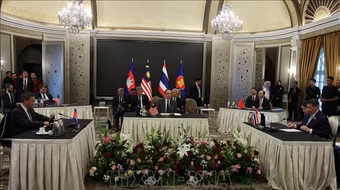 Thái Lan và Campuchia đồng ý ngừng bắn vô điều kiện