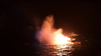 Xem tuần duyên Mỹ liên tục nã đạn, bắn cháy tàu nghi chở ma túy