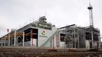 UAV Ukraine tấn công cơ sở lọc dầu lớn tại Nga, cách tiền tuyến 1.400km