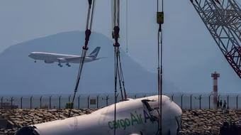 Thông tin mới vụ máy bay trượt khỏi đường băng, lao xuống biển ở Hồng Kông