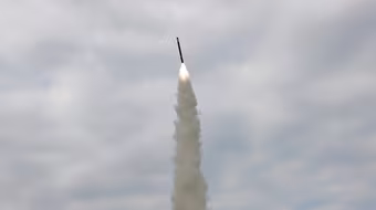 Triều Tiên thử tên lửa ngay trước khi Tổng thống Mỹ Donald Trump đến Hàn Quốc