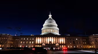 Hạ viện Mỹ bỏ phiếu thông qua dự luật mở cửa lại chính phủ