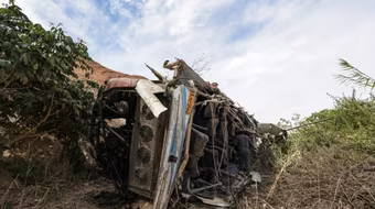 Xe buýt lao xuống vực sâu, ít nhất 37 người chết thảm