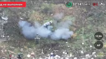 Suýt giẫm phải mìn sát thương, 2 binh sĩ Nga thoát chết trong gang tấc