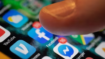 Malaysia cấm trẻ em dưới 16 tuổi dùng mạng xã hội