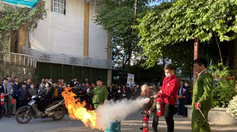 Tuyên truyền pháp luật, trang bị kỹ năng PCCC cho các cơ sở karaoke, vũ trường, khách sạn 