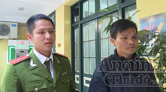 Trốn viện tâm thần, mang theo súng K59 đề phòng bị... "chơi"