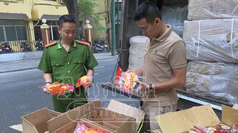 “Chặn đứng” một xe tải đồ chơi chưa kiểm định, từ Móng Cái về Hà Nội