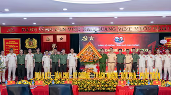 Xây dựng Đảng bộ trong sạch, vững mạnh, phát huy vai trò nòng cốt đảm bảo trật tự an toàn giao thông