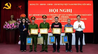 Dũng cảm bắt trộm, hai bảo vệ của chung cư được thưởng "nóng"